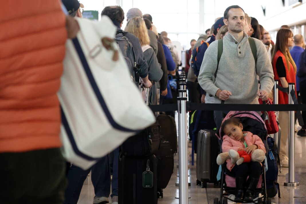 Aeroportos dos EUA batem novos recordes no Dia de Ação de Graças — sem o caos esperado