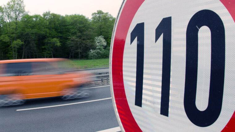 A Velocidade do Carro e o Tempo no Trânsito: Por Que Ultrapassar os Limites Não Vale a Pena?