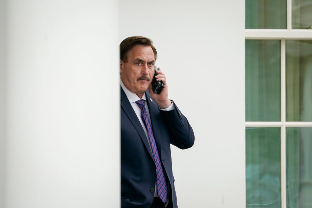 Mike Lindell diz que MyPillow, 'sem dinheiro', pegou empréstimo de ,6 milhão com juros de 409%